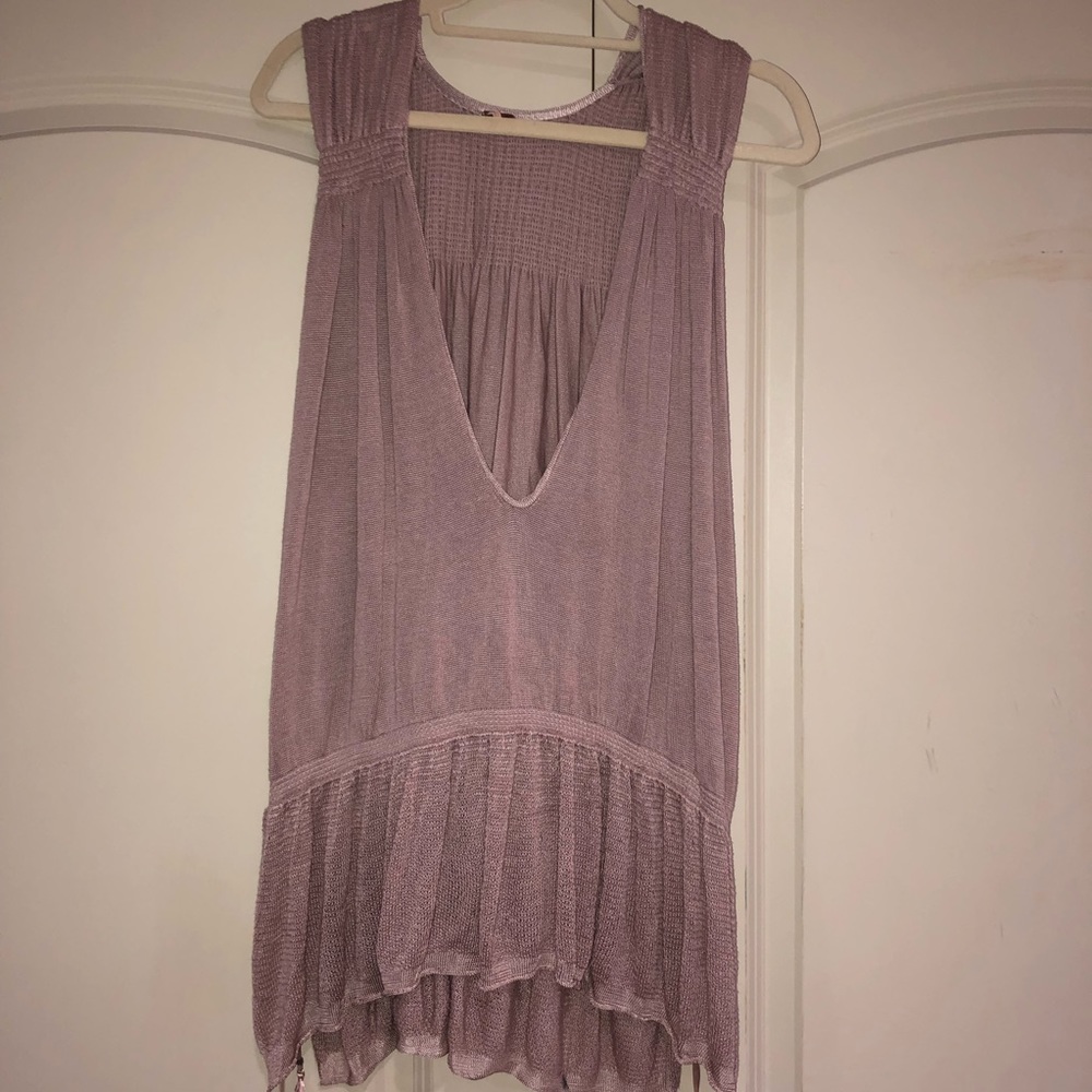 Free people sleeveless top. Fits a bit oversized. Boho vibes. Size s. Lavender!
